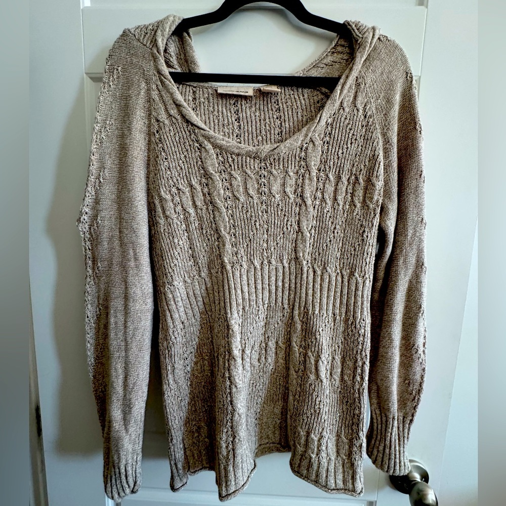 Cozy, soft sweater with hood